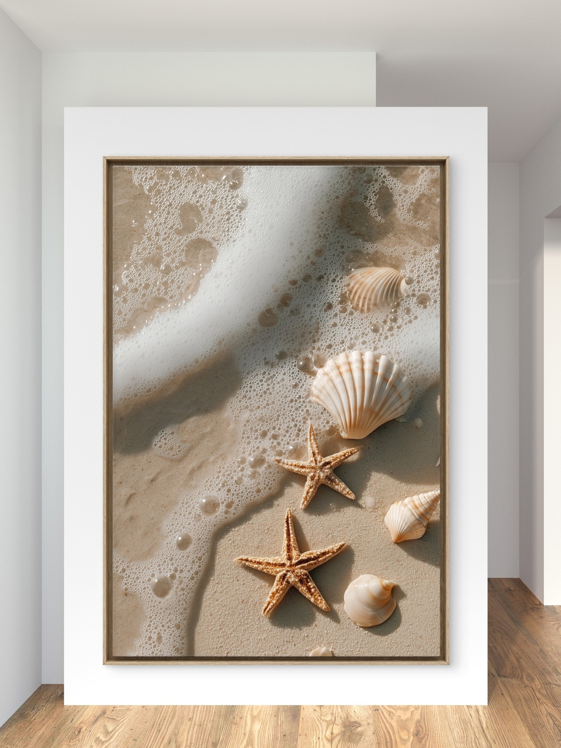 תמונת קנבס של חוף ים עם צדפים וכוכבי ים בגל קצף עדין – קולקציית NEXTGEN BY BAR
