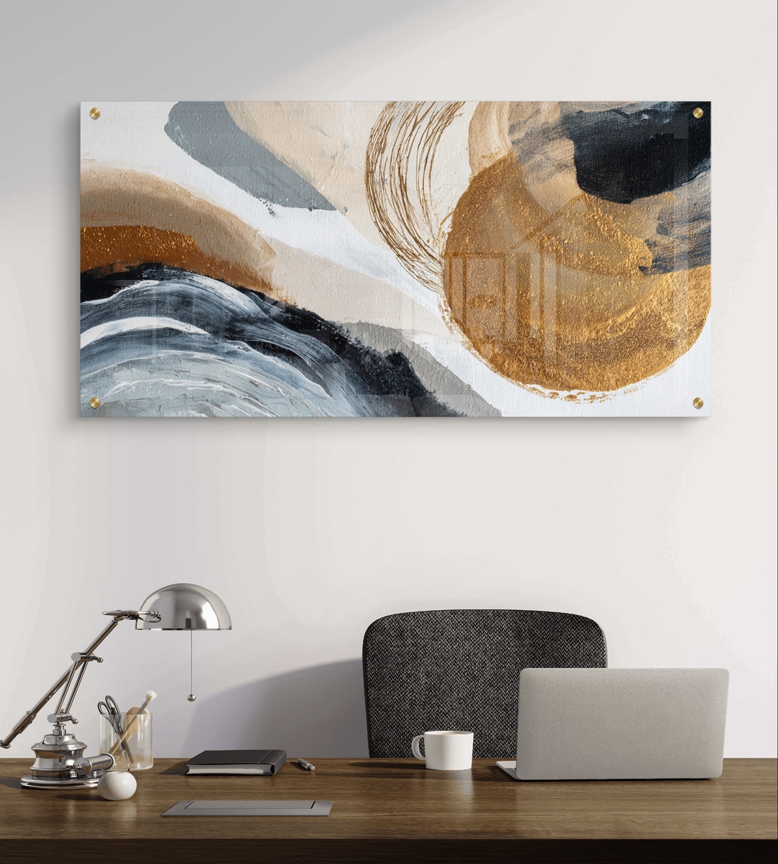 תמונת זכוכית לרוחב בעיצוב אבסטרקטי עם גווני אפור וכחול ונגיעות זהב