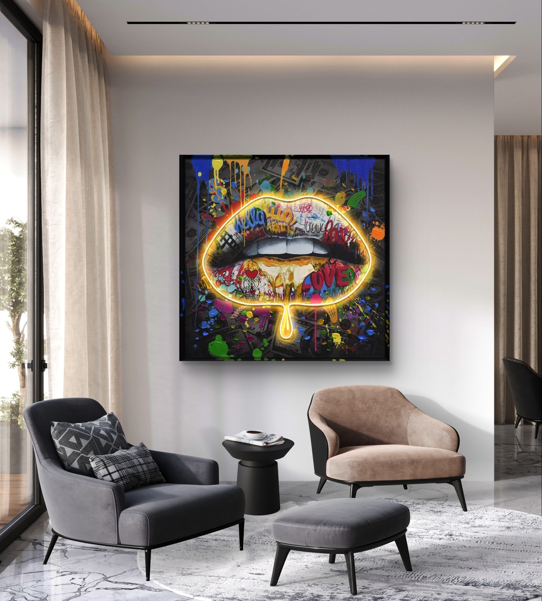 תמונת LED שפתיים גרפיטי עם זהב נוזלי – מופעלת על סוללות וכוללת שלט רחוק דגם LED1013 -מידה 83*83 ס