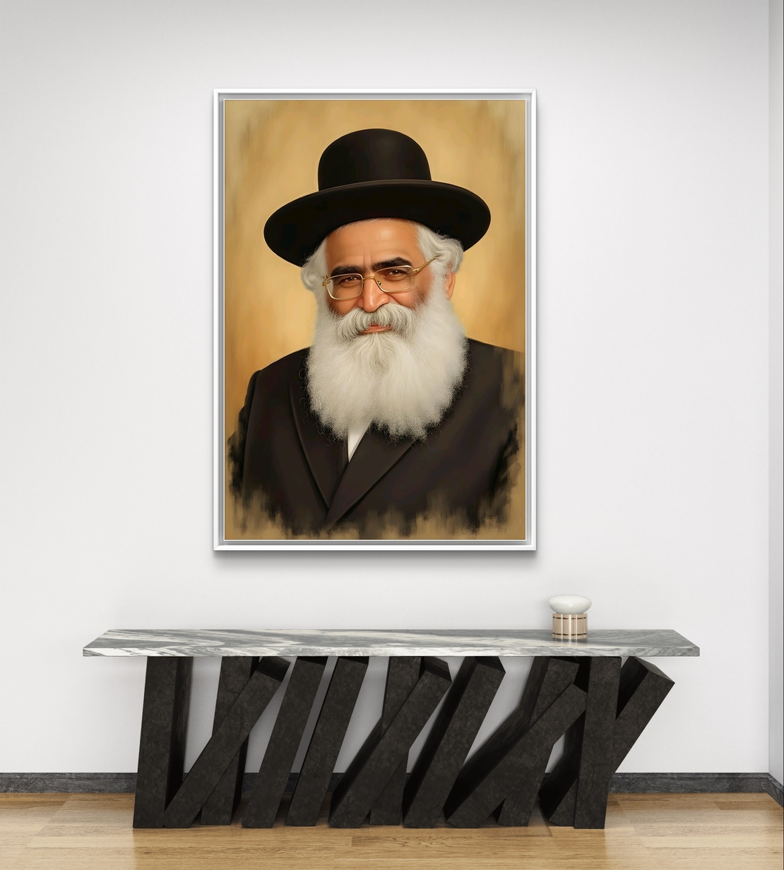 תמונת קנבס של רב מכובד עם זקן לבן וכובע שחור, על רקע בגוונים חמימים, משדרת רוחניות וחוכמה.