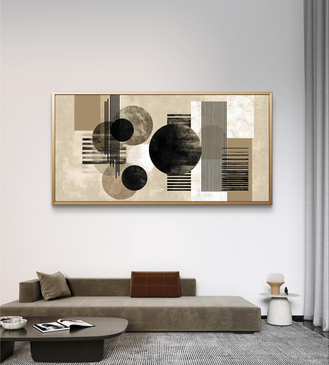 תמונת קנבס לרוחב בעיצוב גאומטרי מודרני בגווני קרם, בז׳ ושחור עם עיגולים וקווים מינימליסטיים לסלון.