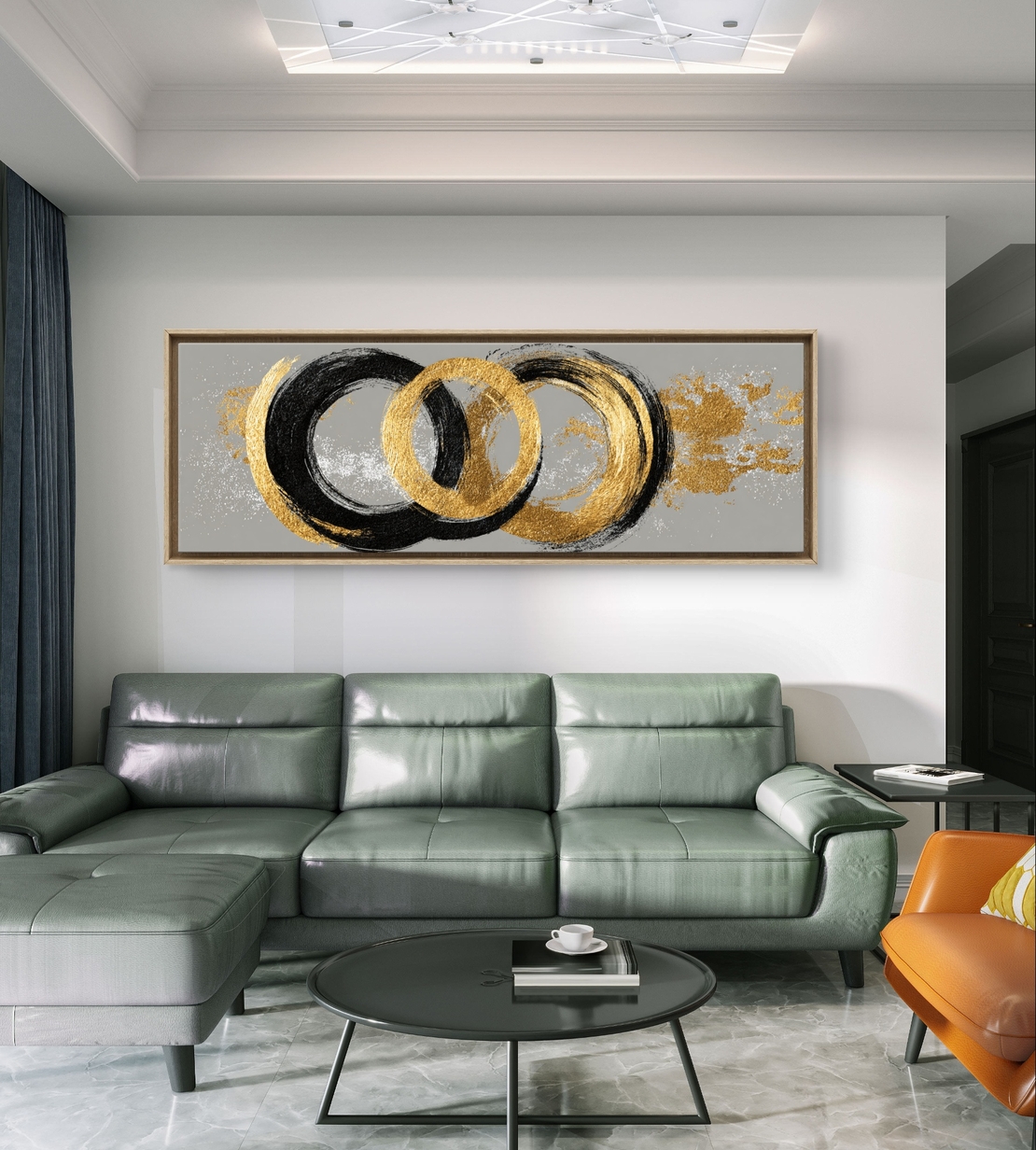 תמונת קנבס פנורמית אבסטרקטית עם מעגלים בגווני שחור וזהב על רקע אפור בעיצוב מודרני ויוקרתי