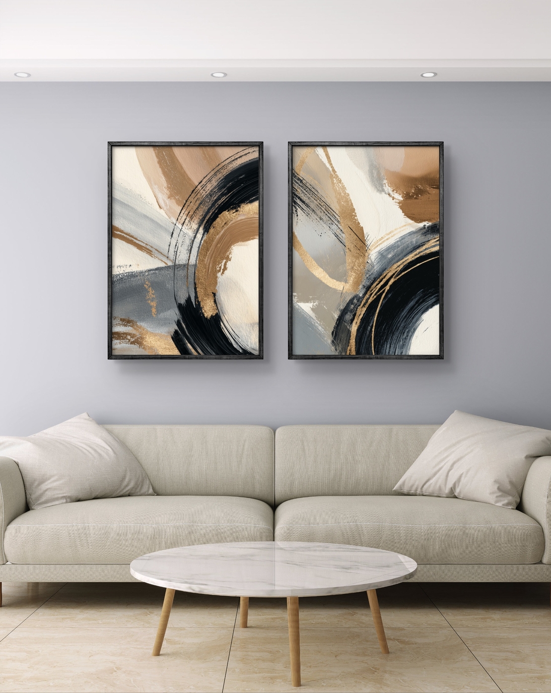 זוג תמונות קנבס מופשטות בגווני שחור, זהב וחום בהיר עם משיחות צבע רחבות בעיצוב מודרני