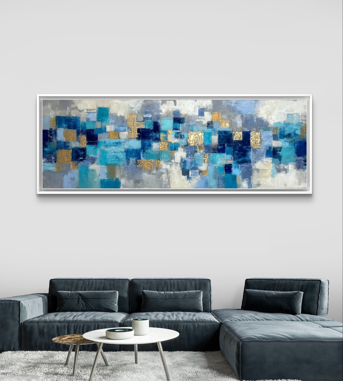 תמונת קנבס פנורמית מופשטת בגווני כחול וטורקיז עם נגיעות זהב – תכשיט לבית