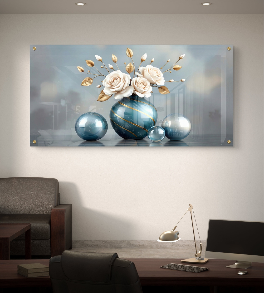 הדפסה על זכוכית של אגרטל תכלת עם פרחים לבנים וכדורים דקורטיביים מבריקים