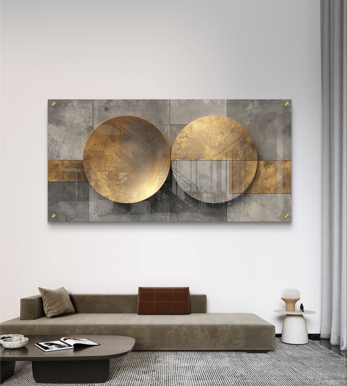 תמונת זכוכית לרוחב עם שני עיגולים מוזהבים מעל רקע אפור גאומטרי – תכשיט לבית