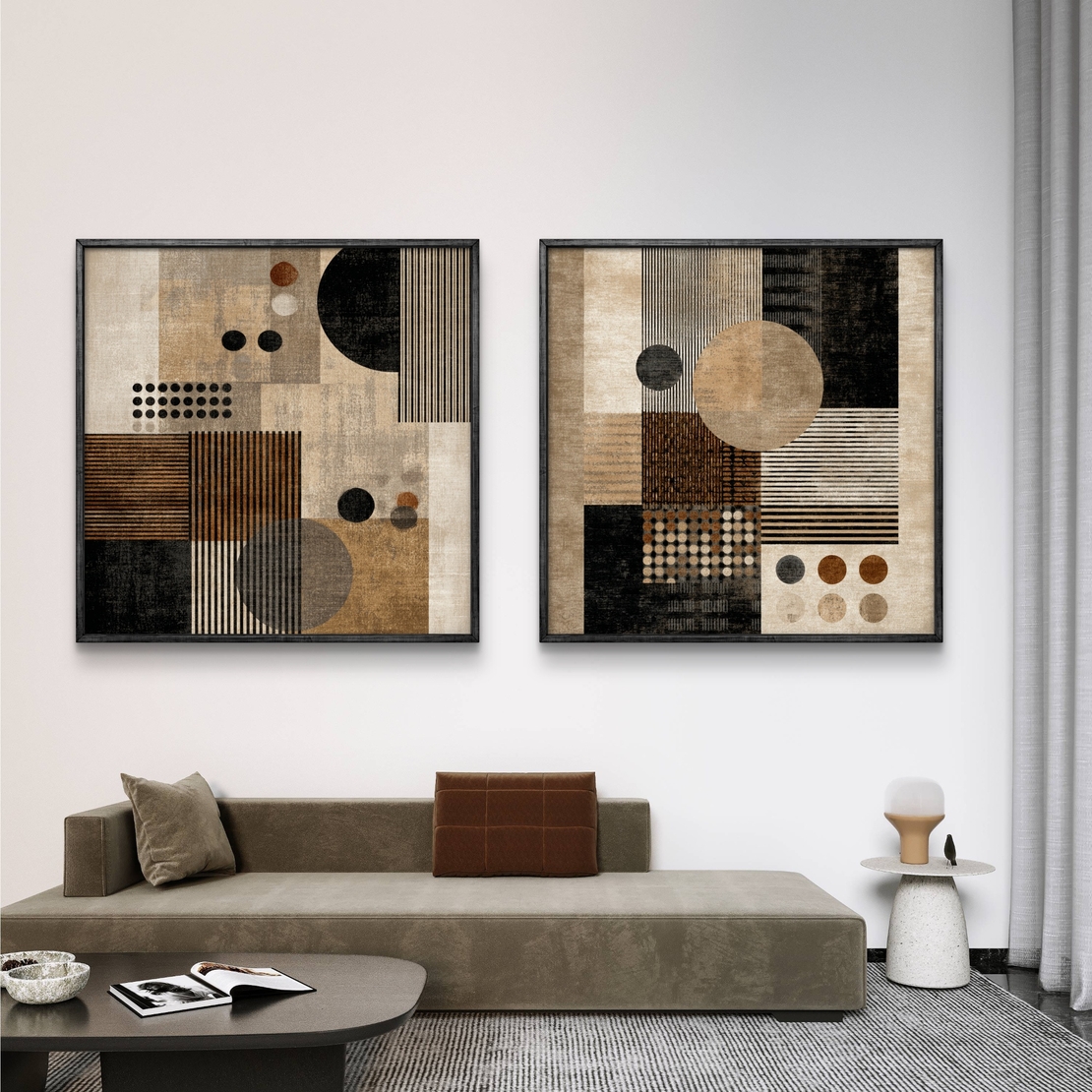 זוג תמונות קנבס מרובעות עם עיצוב גאומטרי בגווני שחור, חום ושמנת, בהדפסה חלקה ללא תבליט מקולקציית תכשיט לבית.