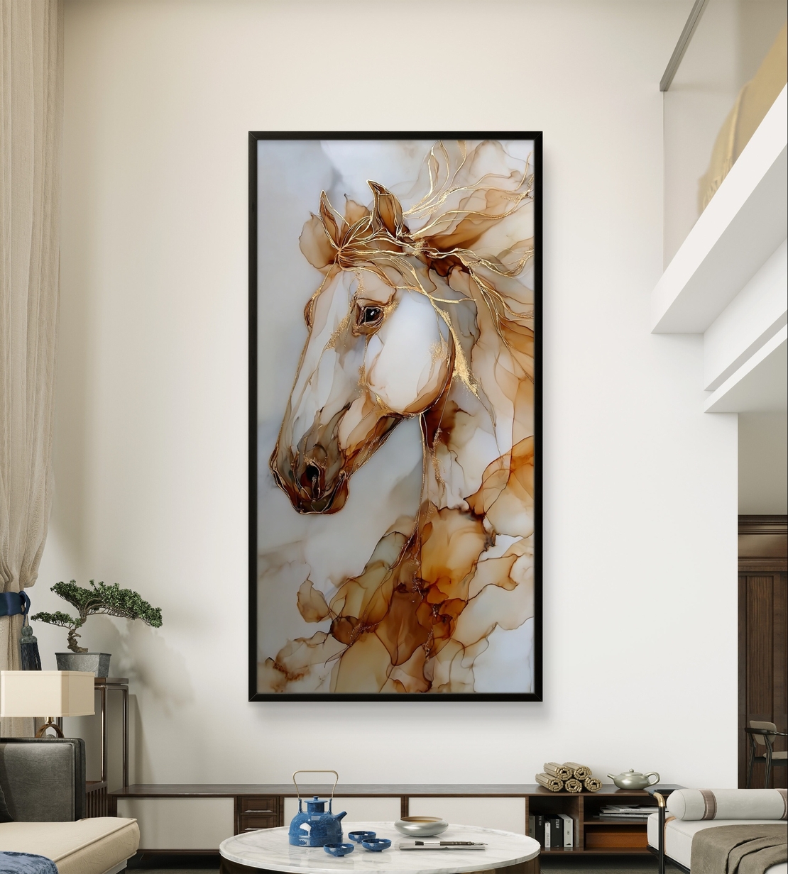 תמונת קנבס לאורך עם ראש סוס אצילי בגווני לבן, חום וזהב בעיצוב אמנותי יוקרתי