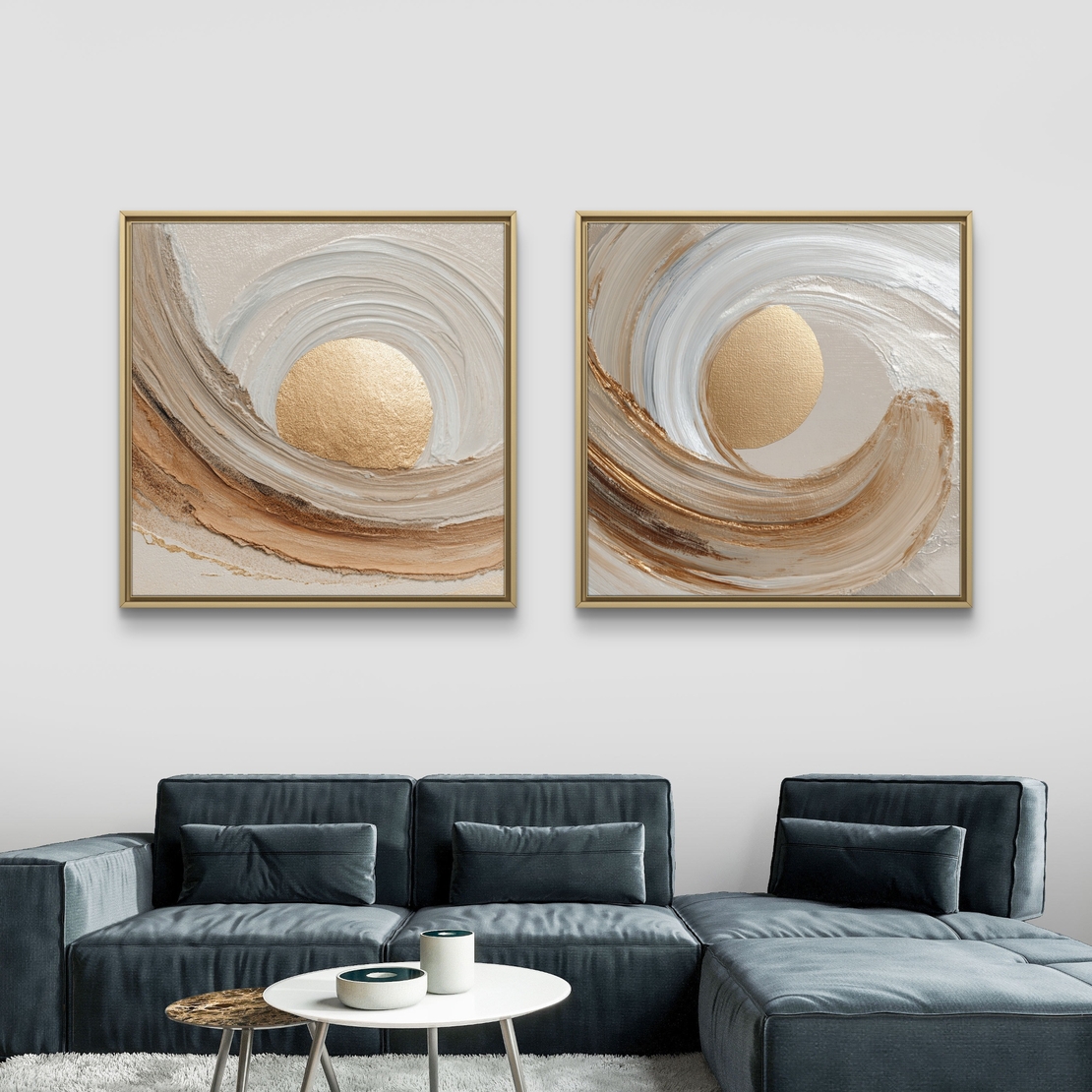 זוג תמונות קנבס מרובעות בסגנון אבסטרקטי עם אלמנט זהב וגוונים רכים