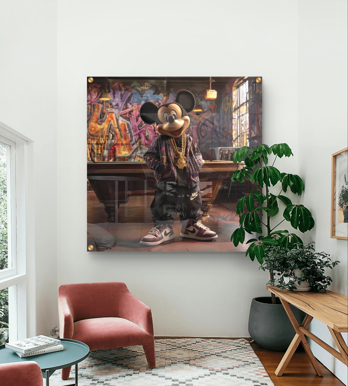 תמונת זכוכית מרובעת עם דמות מיקי בסגנון רחוב אורבני ורקע גרפיטי צבעוני, הדפסה חלקה ללא תבליט