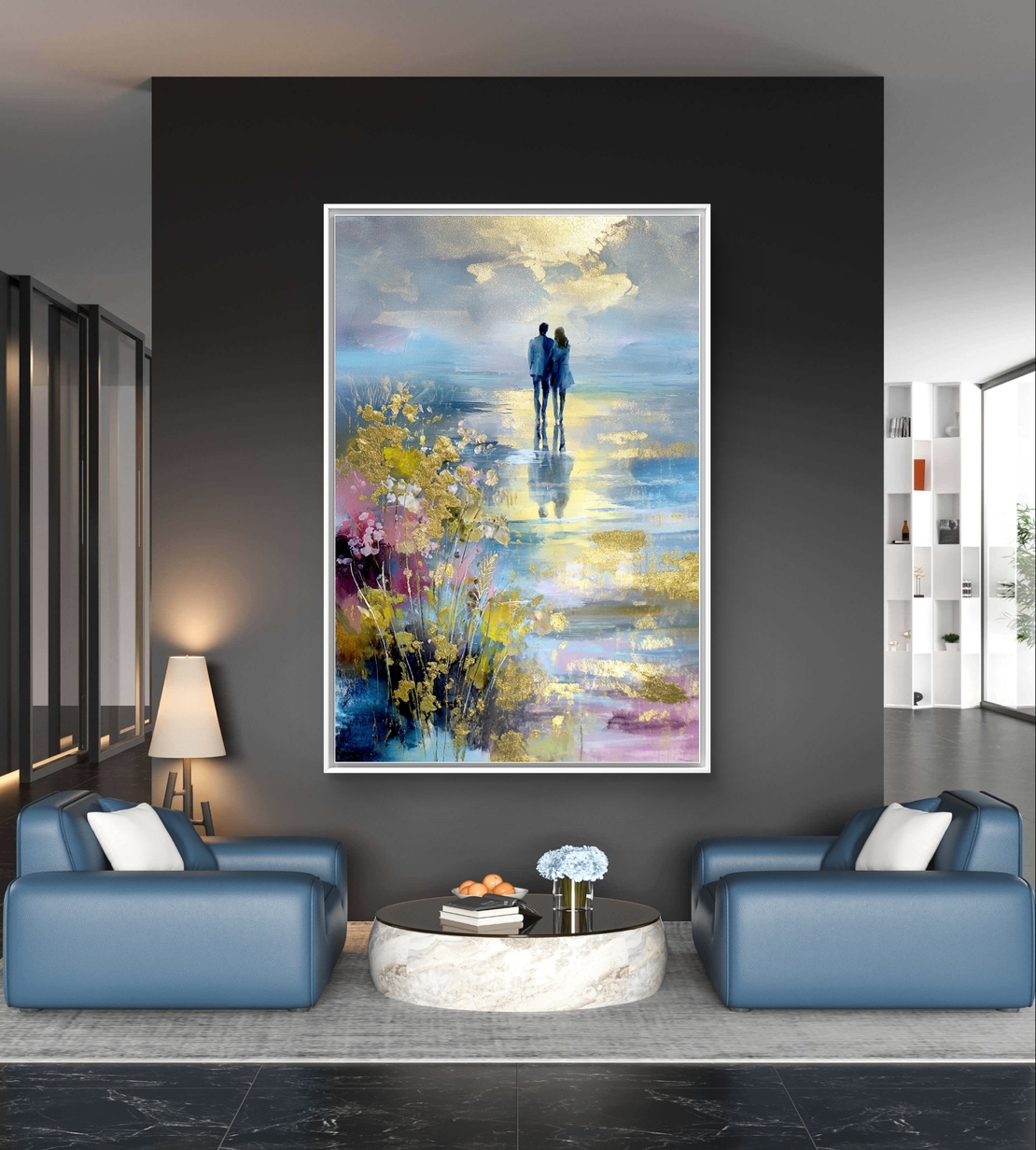 תמונת קנבס אומנותית של זוג עומד מול מים ושמיים בגוונים כחולים וזהב עם מראה ציורי ועדין
