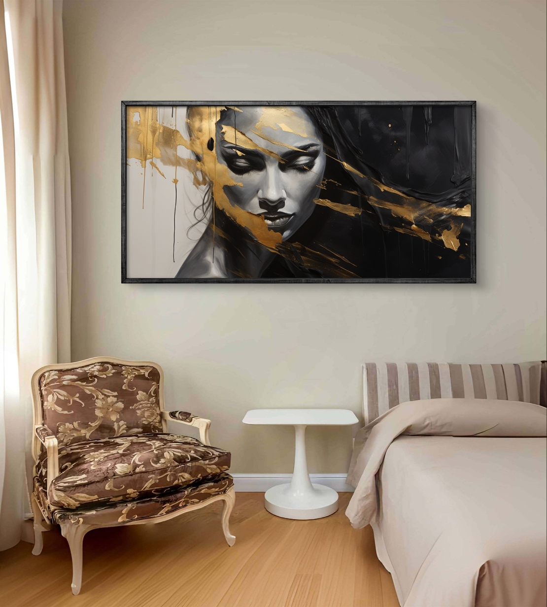 תמונת קנבס לרוחב עם דיוקן נשי בגווני שחור ולבן ונגיעות זהב בעיצוב מודרני ויוקרתי