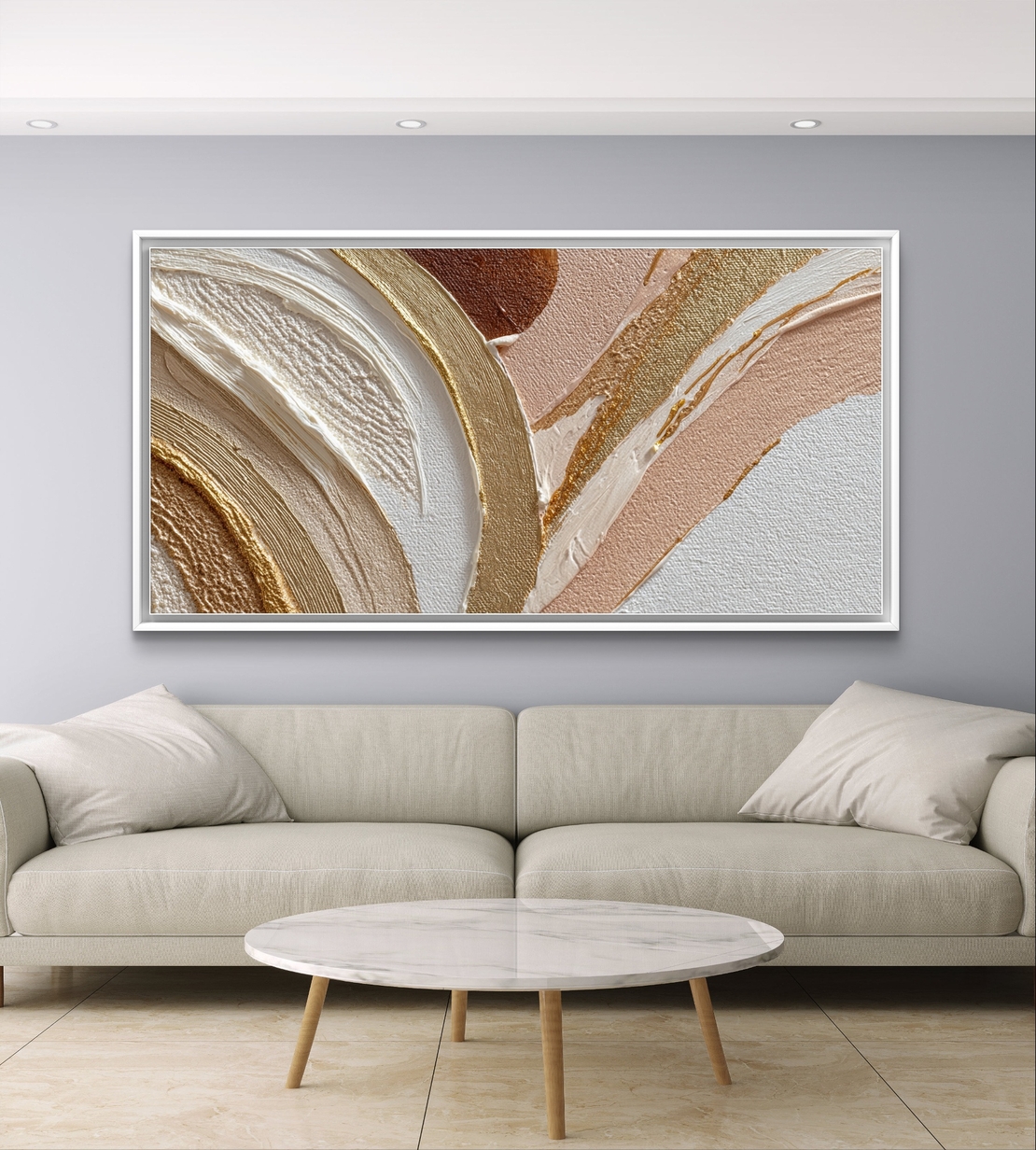 תמונת קנבס אבסטרקטית לרוחב בגווני שמנת, ורוד וזהב עם קווים זורמים ועיצוב אלגנטי