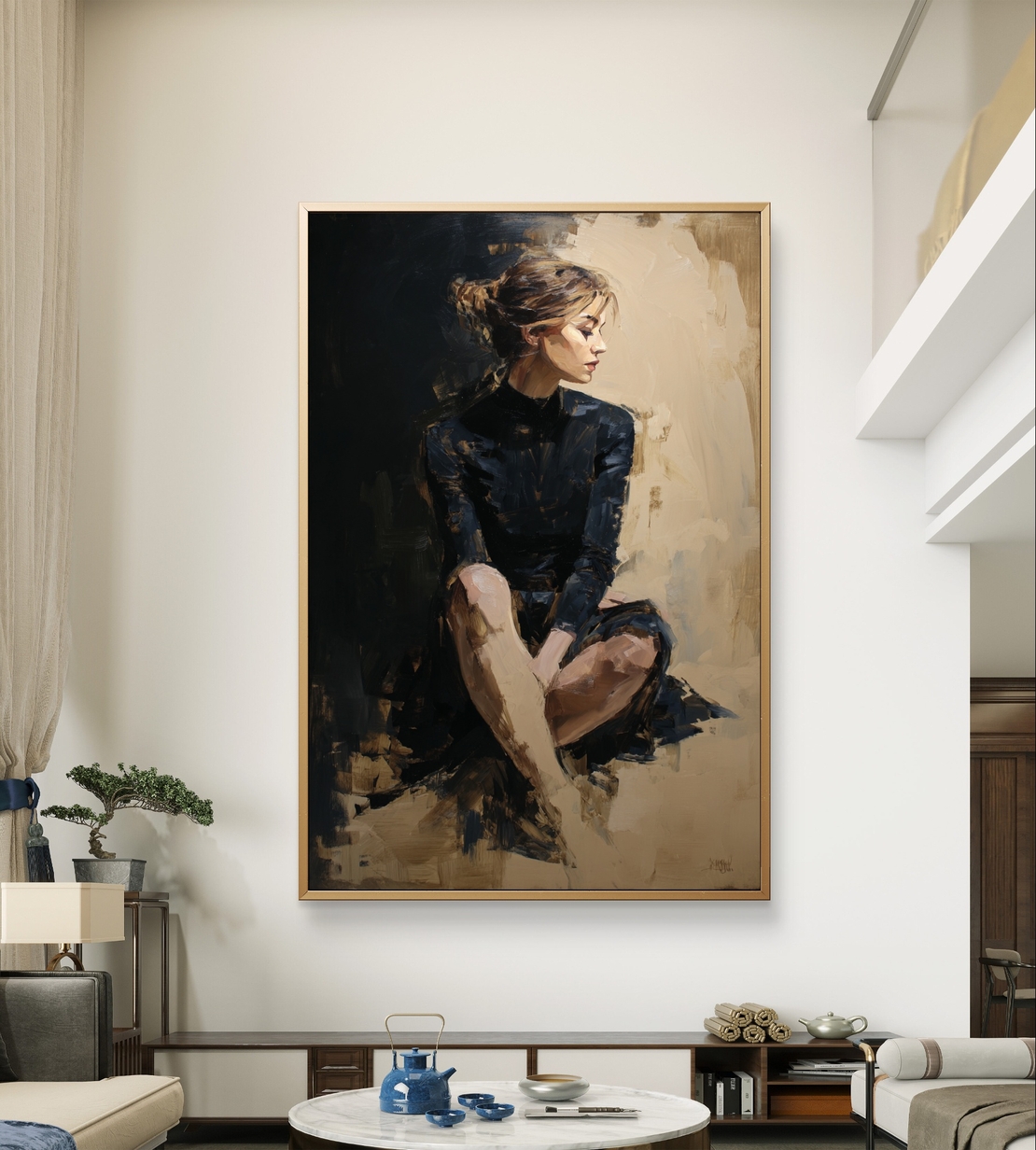 תמונת קנבס יוקרתית של אישה יושבת בגווני שחור ובז
