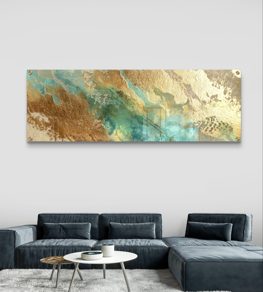 תמונת זכוכית פנורמית אבסטרקטית בגווני טורקיז וזהב עם מרקמים עשירים וזרימה טבעית בעיצוב יוקרתי לקיר הבית