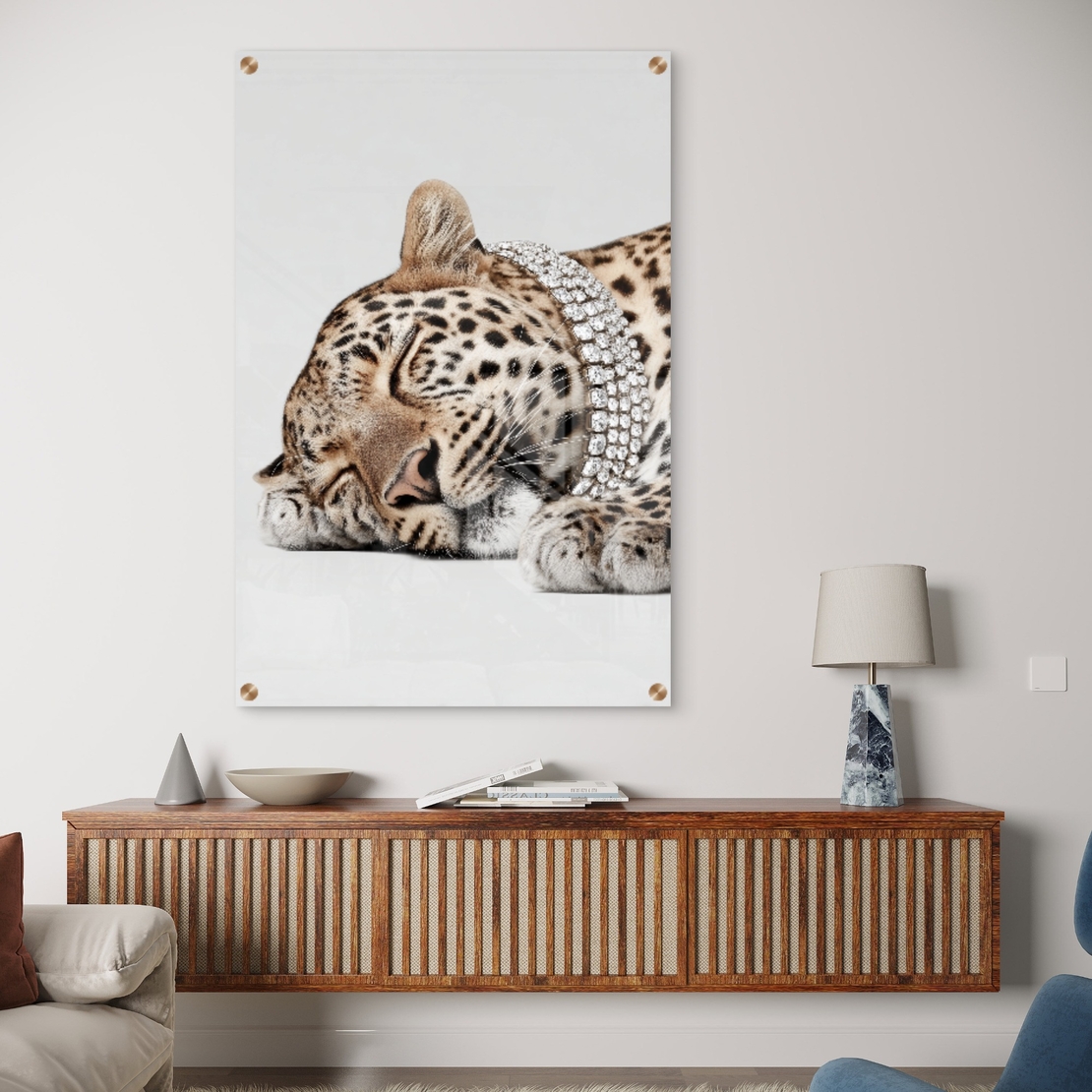 תמונת זכוכית של נמר ישן עם שרשרת יהלומים נוצצת בעיצוב יוקרתי מבית תכשיט לבית – NEXTGEN BY BAR