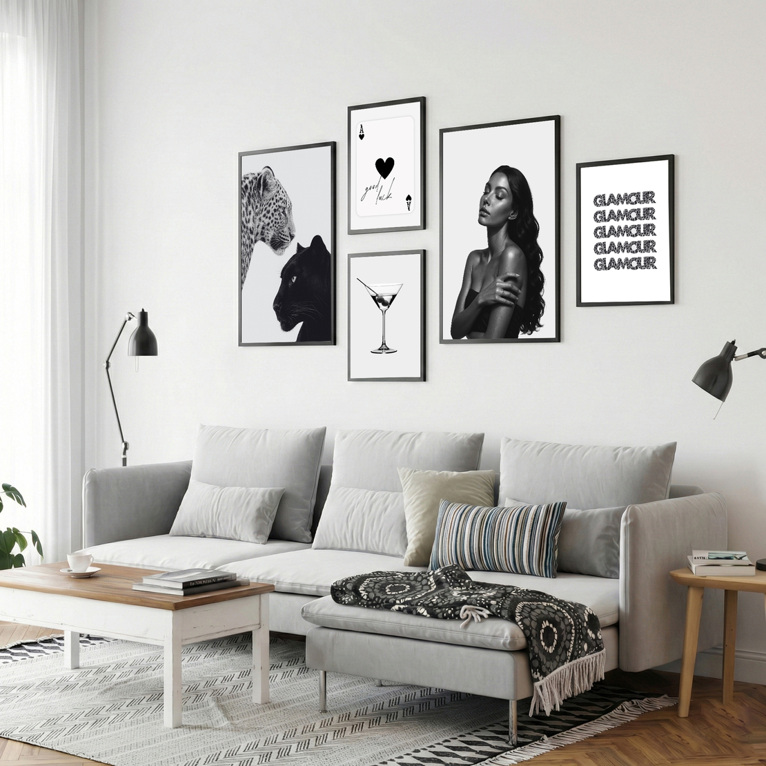 סט תמונות קנבס שחור לבן בסגנון אופנתי עם דמות נשית, פנתר ונמר וטיפוגרפיה Glamour תלוי מעל ספה ירוקה יוקרתית.