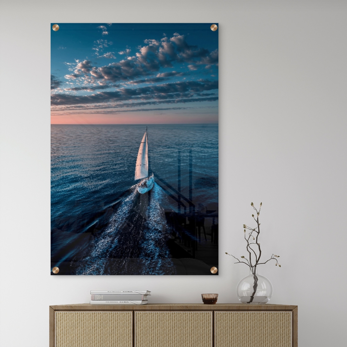 תמונת זכוכית של יאכטה השטה בים לקראת שקיעה – NEXTGEN BY BAR