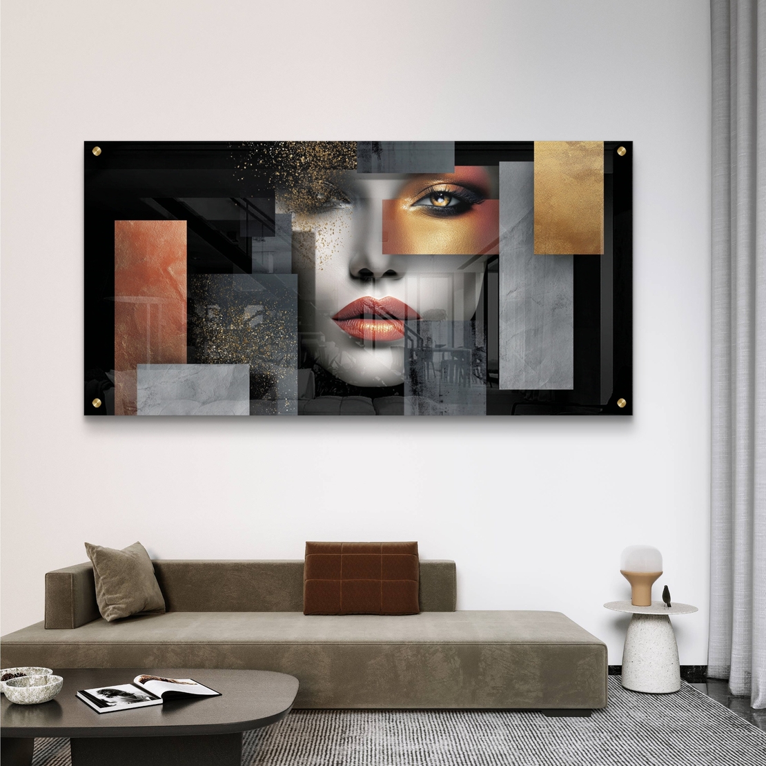 תמונת זכוכית עם דיוקן נשי מפורק בשכבות גאומטריות בגווני שחור, אפור וזהב – תכשיט לבית