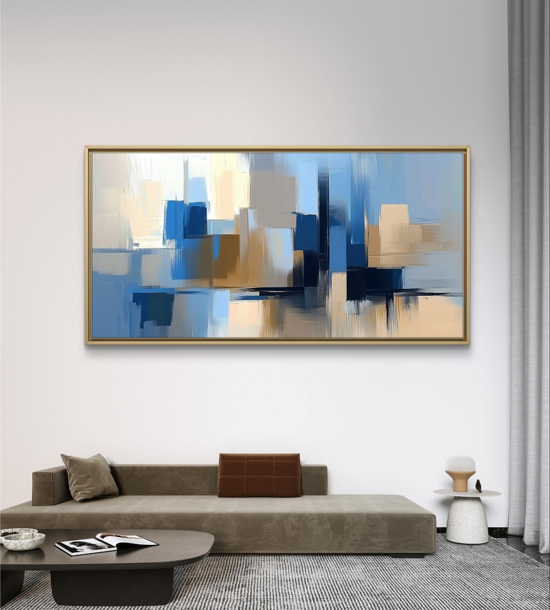 תמונת קנבס לרוחב בעיצוב אבסטרקטי עם מריחות צבע בגווני כחול, שמנת וחול, בסגנון מודרני ורגוע