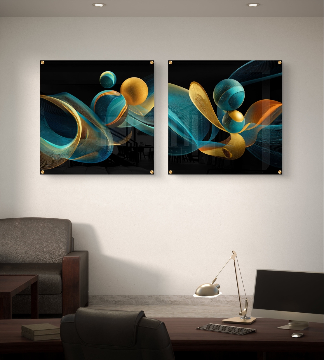זוג תמונות זכוכית מרובעות בעיצוב אבסטרקטי עם קווים זורמים וכדורים בגווני טורקיז וזהב על רקע כהה.