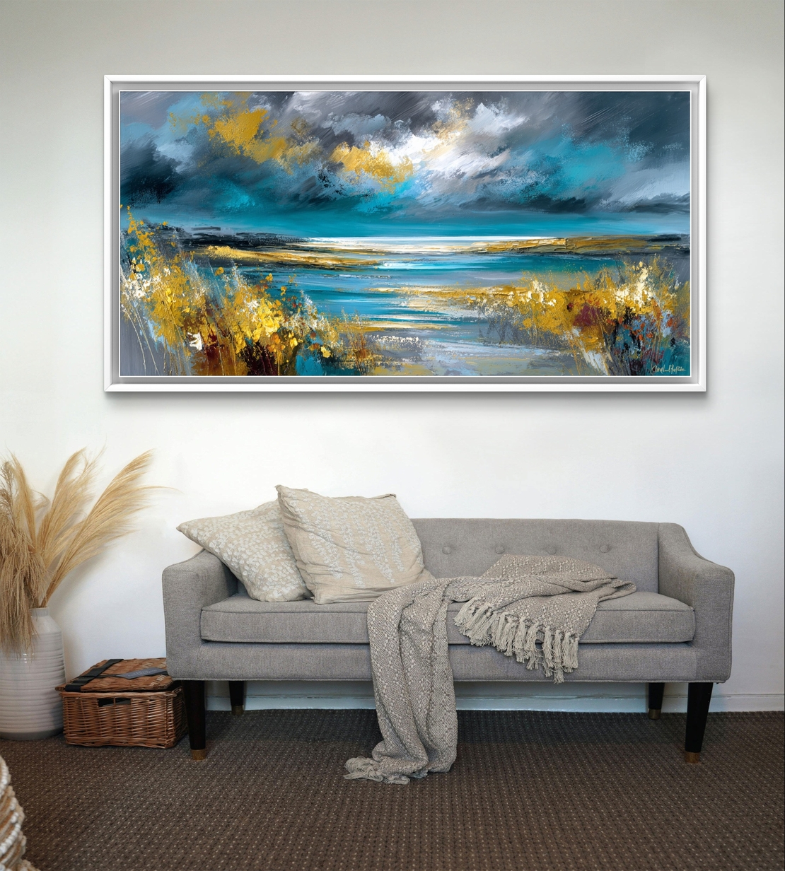 תמונת קנבס נוף ים אבסטרקט בטורקיז וזהב עם עננים דרמטיים ומריחות צבע עשירות