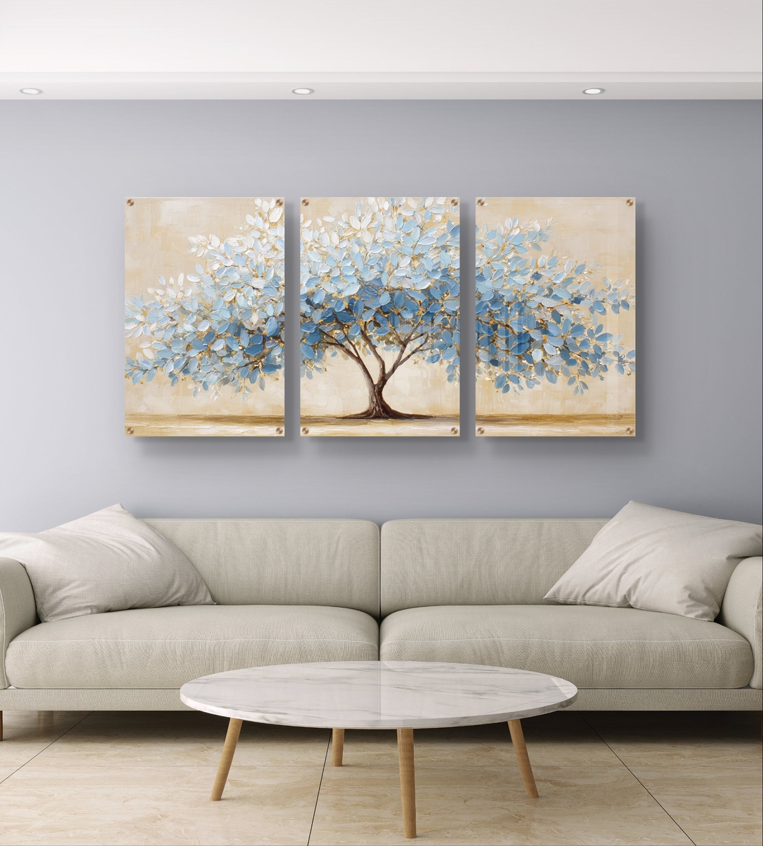 סט שלישייה של תמונות זכוכית עם עץ אבסטרקטי רחב בגווני תכלת, שמנת וזהב בעיצוב מודרני ורגוע