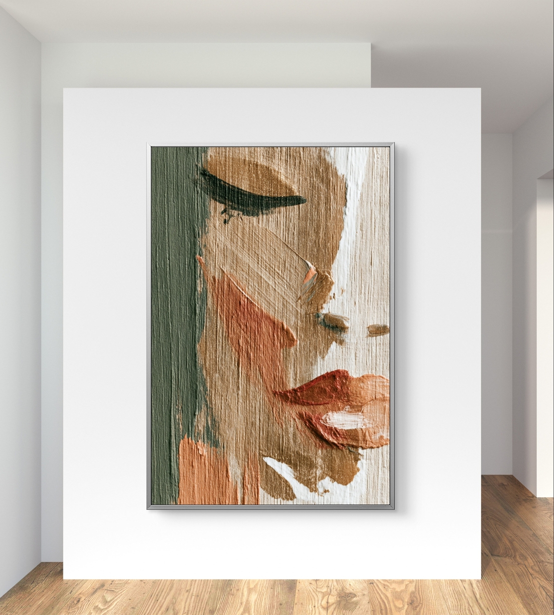 תמונת קנבס אנכית עם דיוקן נשי מופשט בגווני זית טרקוטה בז׳ ולבן