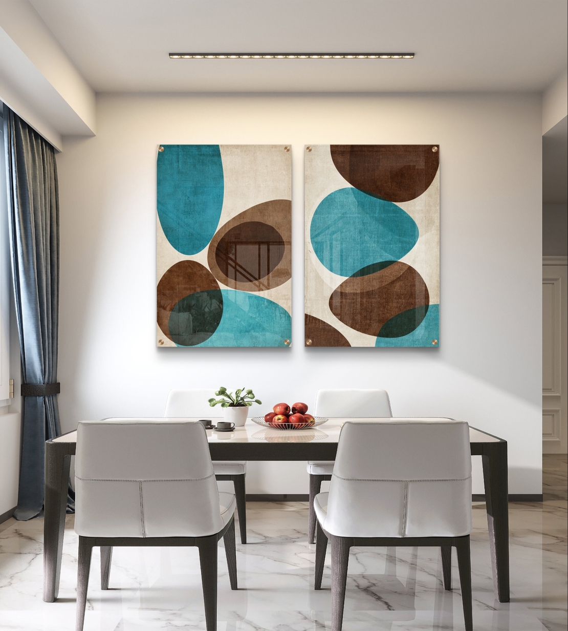 זוג תמונות זכוכית אבסטרקטיות עם צורות אורגניות בגווני טורקיז, חום ושמנת בעיצוב מודרני לבית