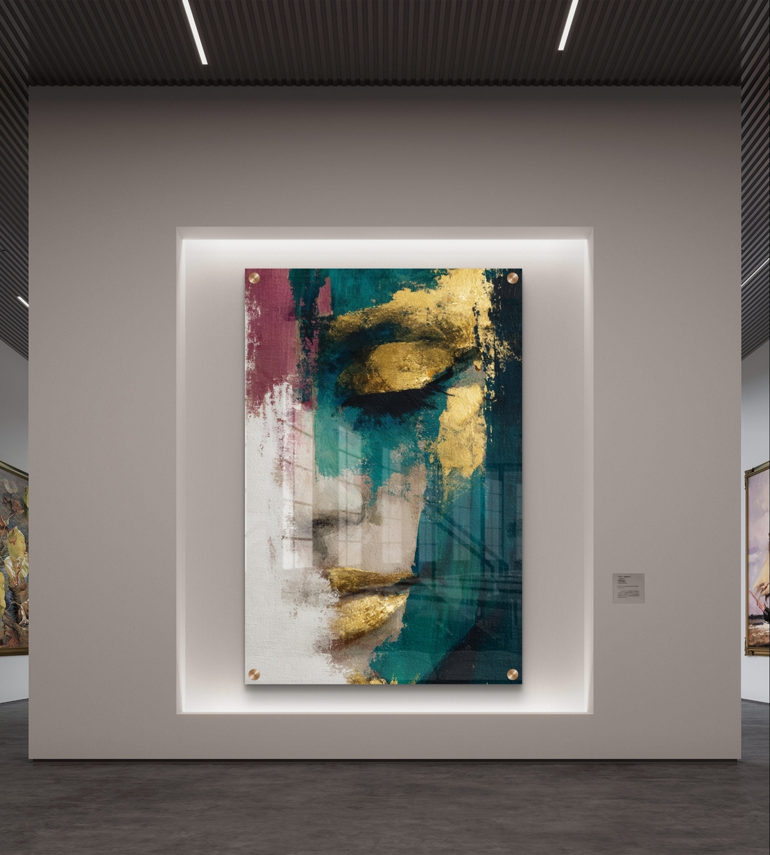 תמונת זכוכית מודרנית של דיוקן נשי מופשט בגווני תורכיז, בורדו וזהב – תכשיט לבית