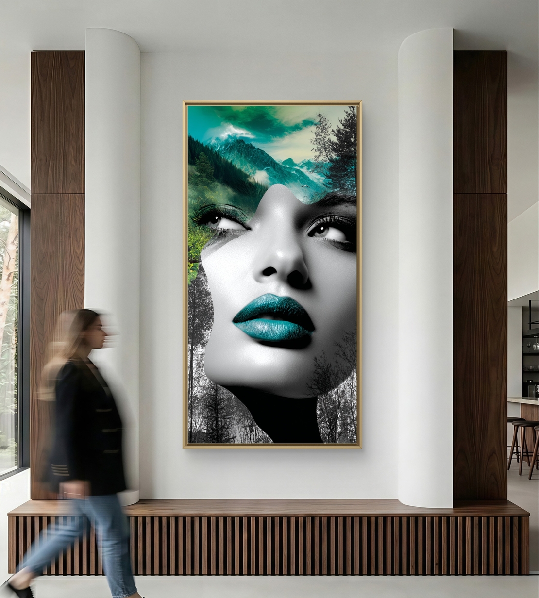 יצירת אמנות מודרנית המשלבת פנים נשיות עם טבע הררי דרמטי.