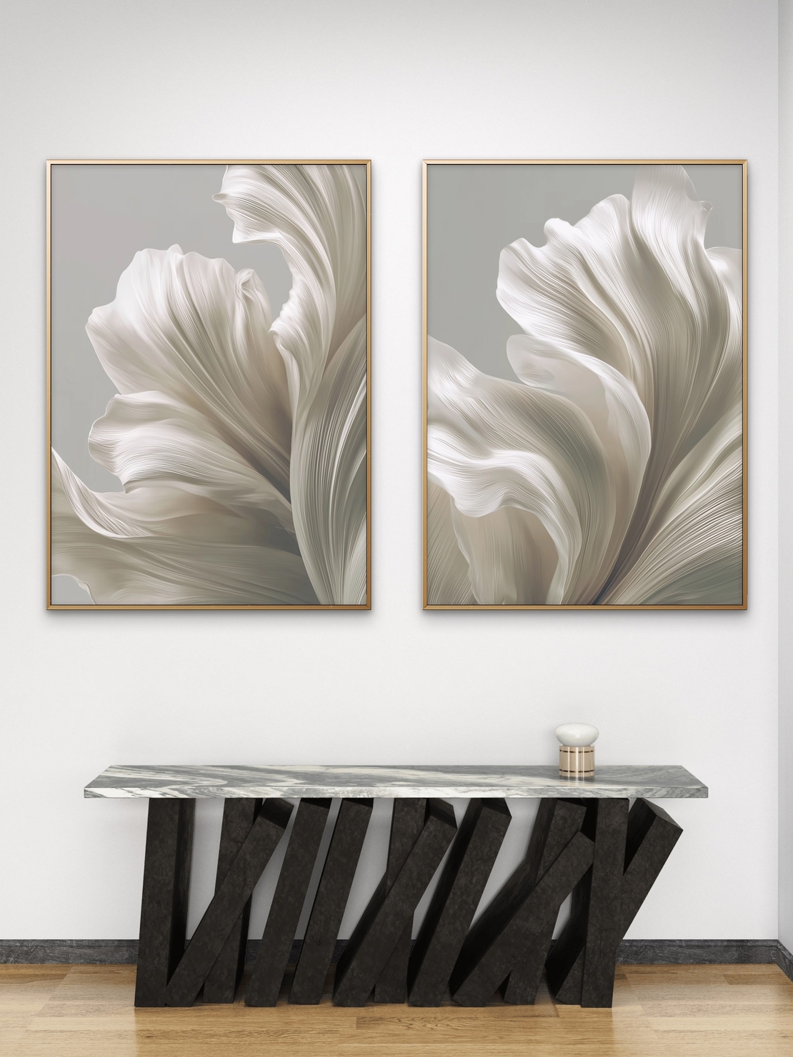 זוג תמונות קנבס בגווני שנהב רכים עם תנועה אלגנטית וזורמת מתוך קולקציית NEXTGEN BY BAR של תכשיט לבית.