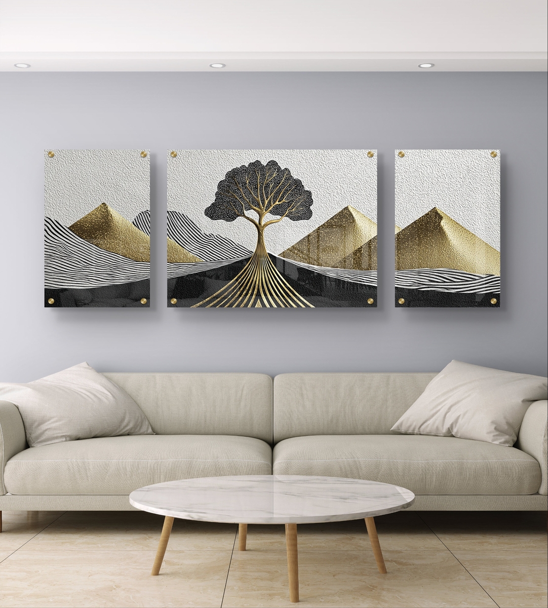 תמונת זכוכית מחולקת טריפטיכון עם עץ מוזהב ופסגות זהב על רקע קווים שחורים – תכשיט לבית