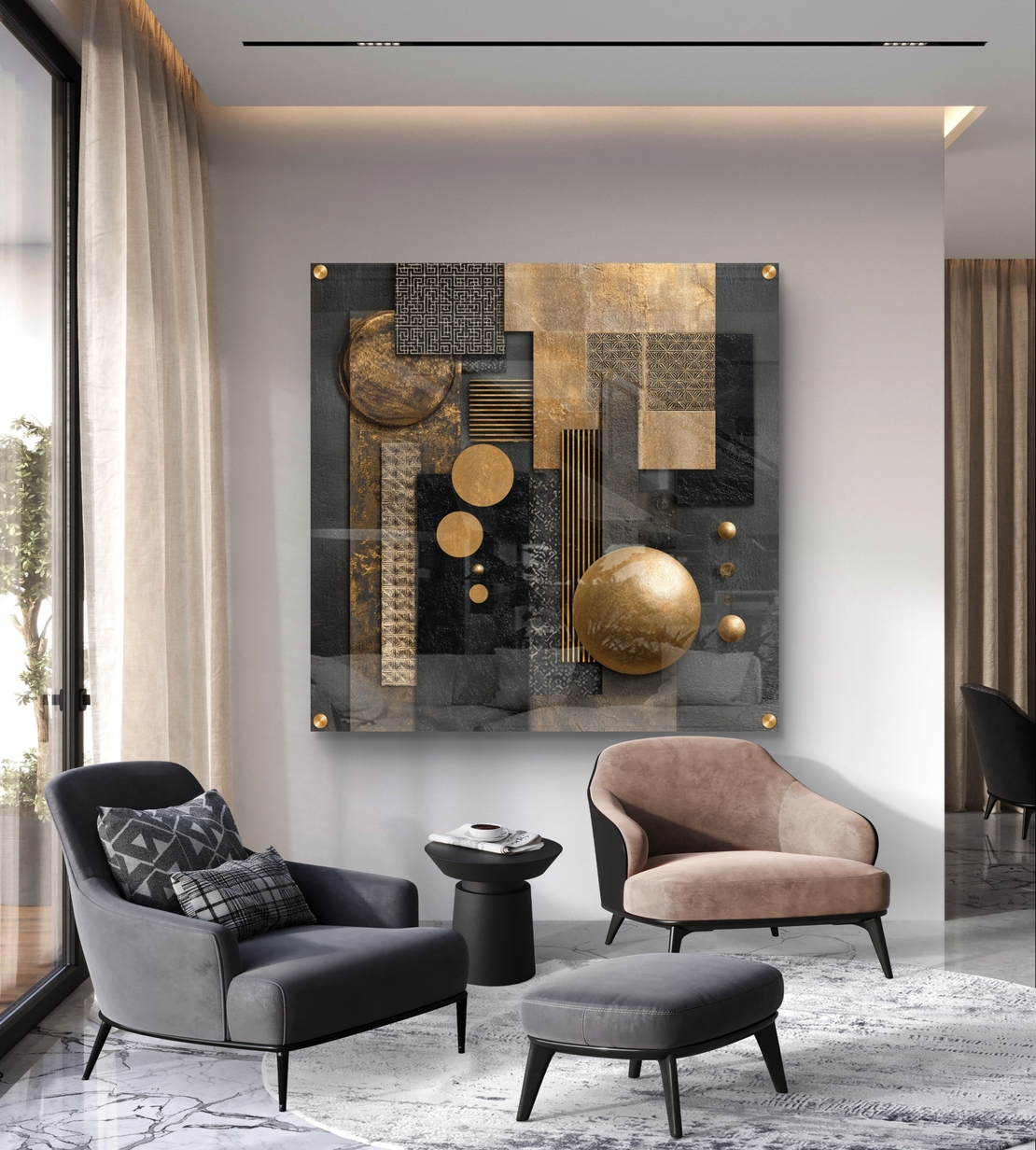 תמונת זכוכית מרובעת בעיצוב אבסטרקט גאומטרי בגווני שחור וזהב עם אלמנטים עגולים ומלבניים