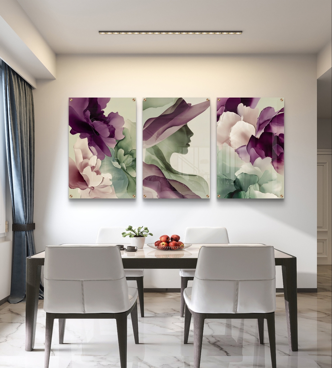 שלישיית תמונות זכוכית אבסטרקטיות עם פרחים וצללית נשית בגווני סגול וירוק בעיצוב מודרני ועדין