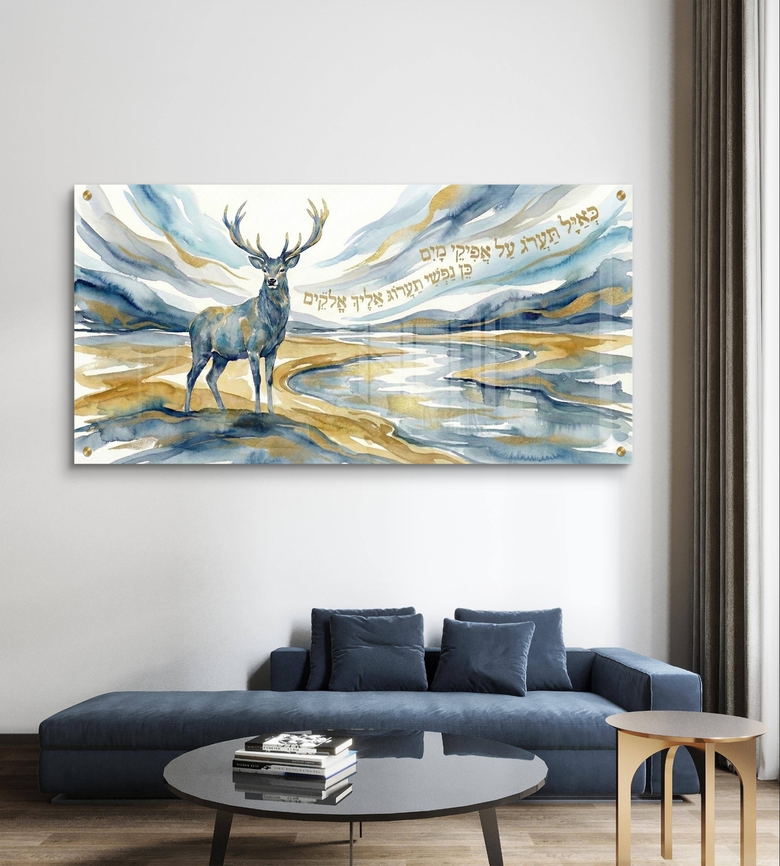 תמונת זכוכית קדושה עם אייל ופסוק השראה בגווני תכלת, לבן וזהב בהדפסה חלקה