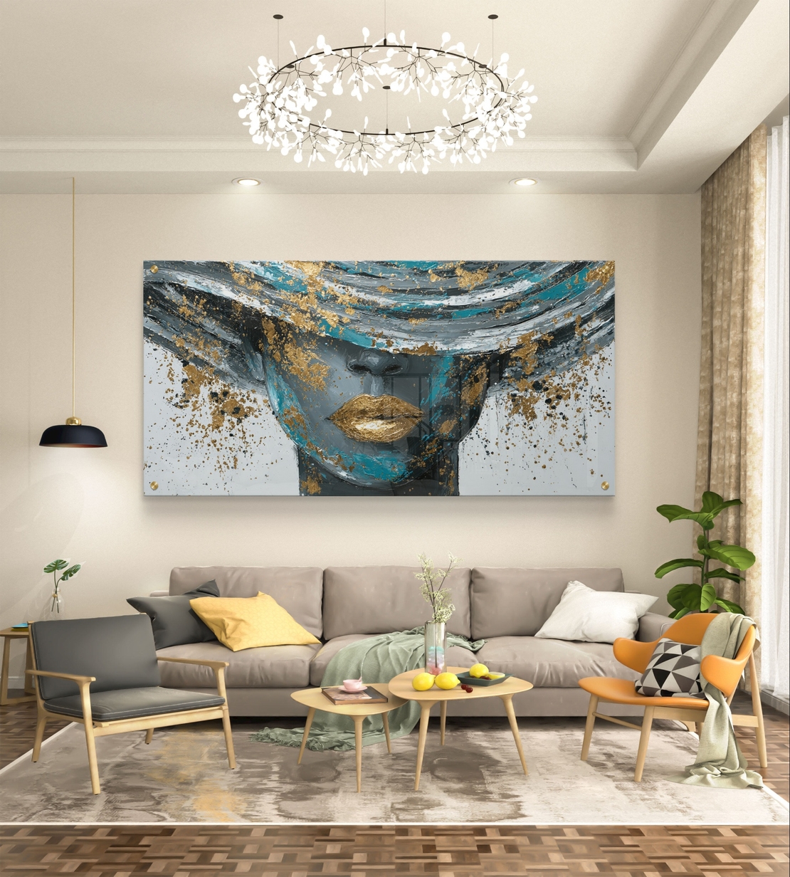 תמונת זכוכית לרוחב עם דיוקן אישה אומנותי בגווני טורקיז וזהב לעיצוב סלון יוקרתי