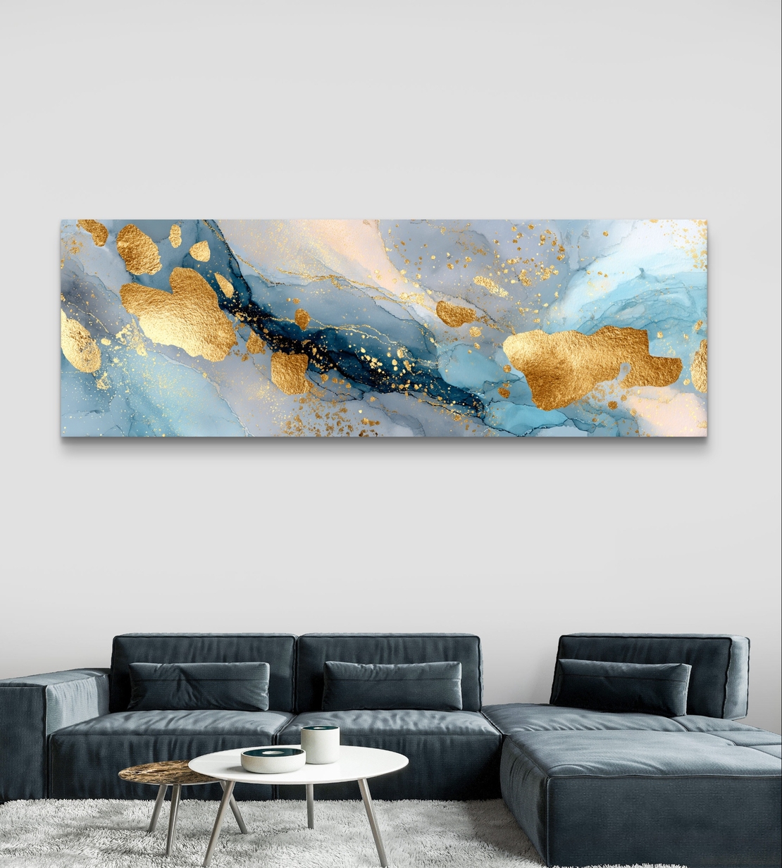 תמונת קנבס פנורמית בגווני כחול עם כתמי זהב בהדפסה חלקה – תכשיט לבית