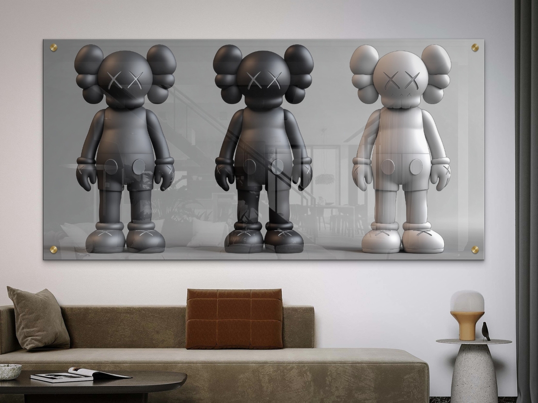 תמונת זכוכית לרוחב עם שלושה פסלים מודרניים בגווני שחור, אפור ולבן, עיצוב עכשווי מקולקציית NEXTGEN BY BAR