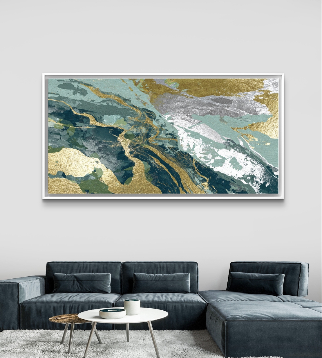 תמונת קיר אבסטרקטית בטורקיז וזהב עם קווים מטאליים וטקסטורה עשירה לעיצוב מודרני