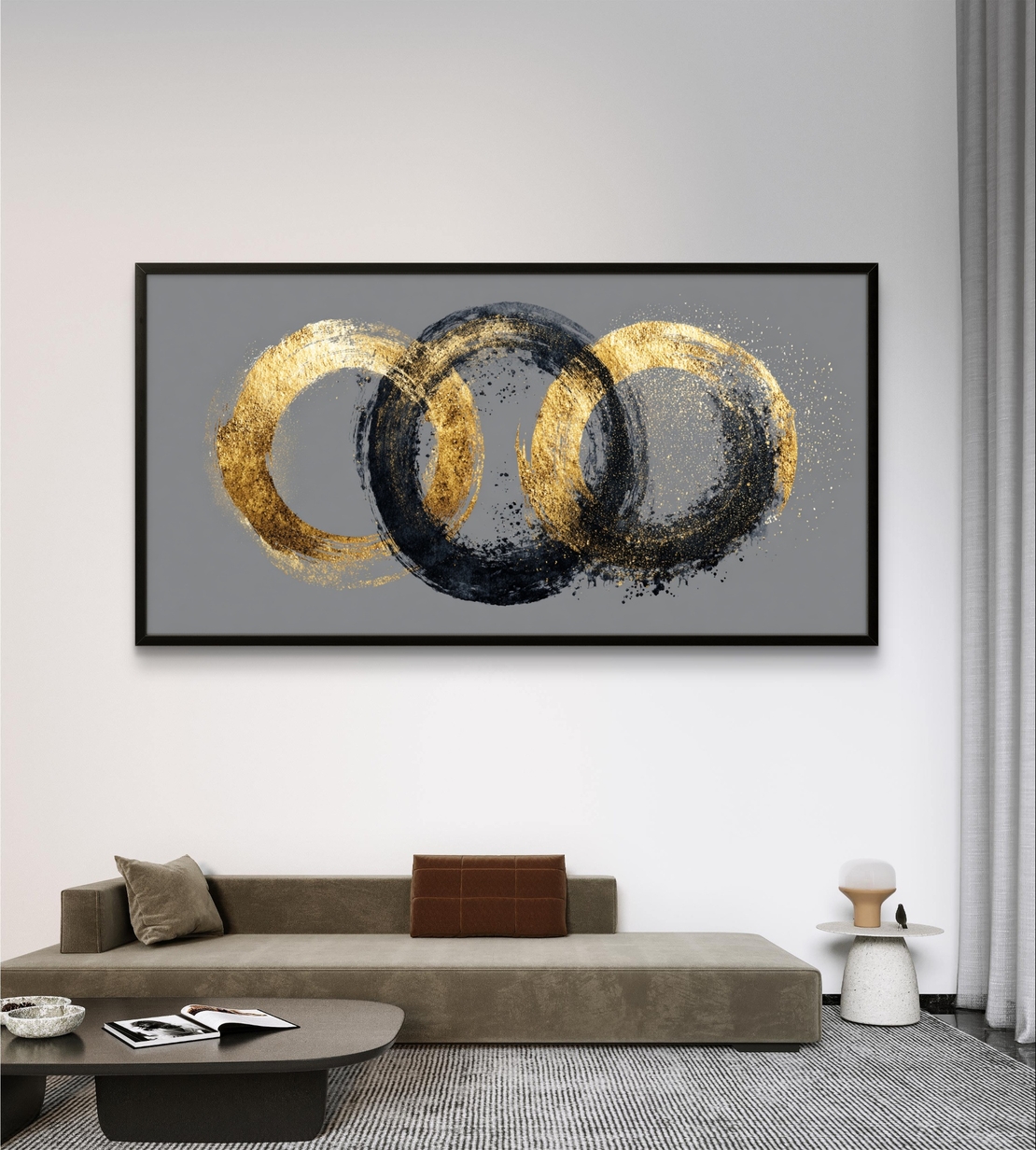 תמונה לסלון בגווני זהב ושחור – קומפוזיציית עיגולים אבסטרקטית על רקע אפור בטון