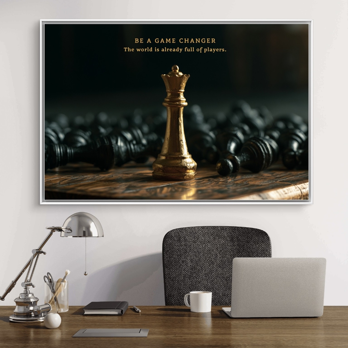 Be A Game Changer – תמונת קנבס לרוחב מלכת שחמט זהב על רקע כהה