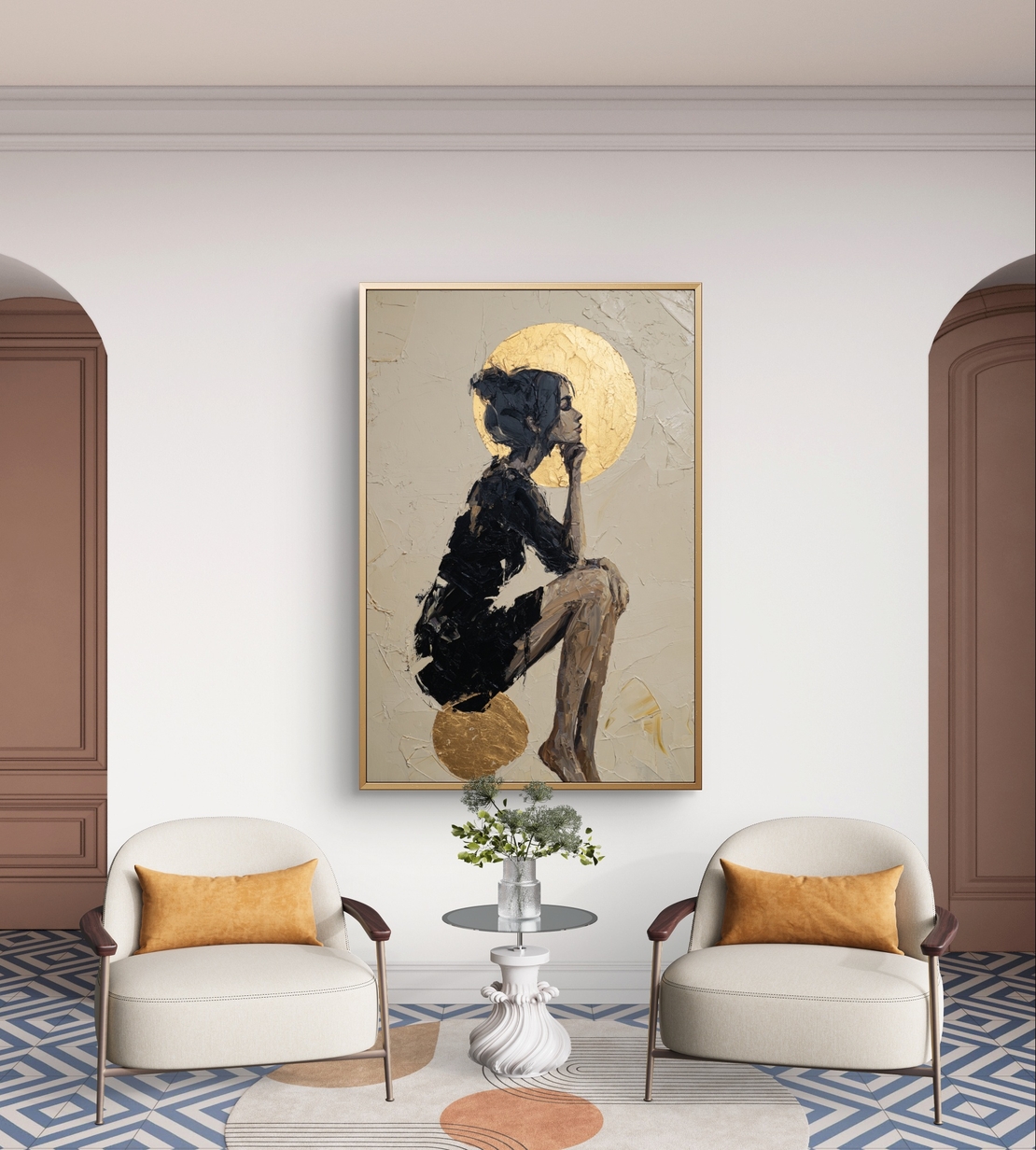 תמונת קנבס של דמות נשית אמנותית עם אלמנטים זהובים, בעיצוב מודרני ואלגנטי לבית