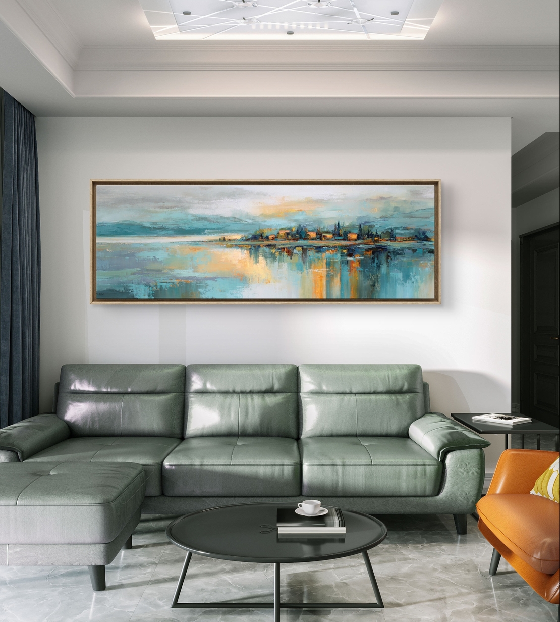 תמונת קנבס פנורמית אבסטרקטית עם קו אופק, השתקפות מים וגווני כחול, תכלת וזהב בעיצוב רגוע ויוקרתי