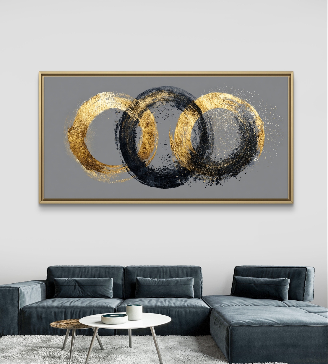 תמונת קנבס לסלון אבסטרקט – שלוש טבעות זהב ושחור על רקע אפור, פורמט רוחבי