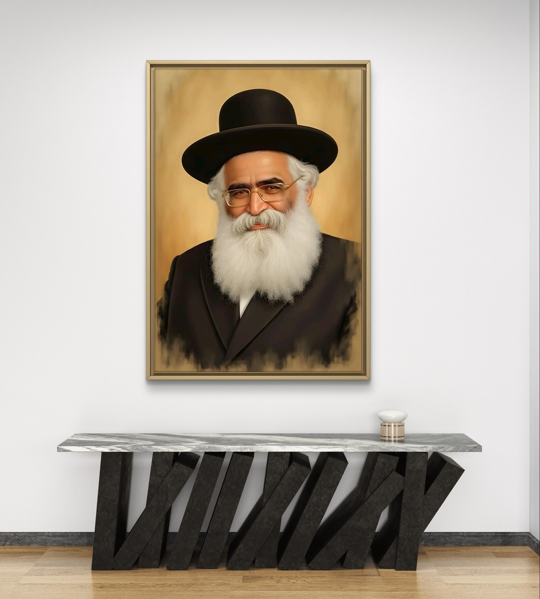 תמונת קנבס של רב מכובד עם זקן לבן וכובע שחור, על רקע בגוונים חמימים, משדרת רוחניות וחוכמה.