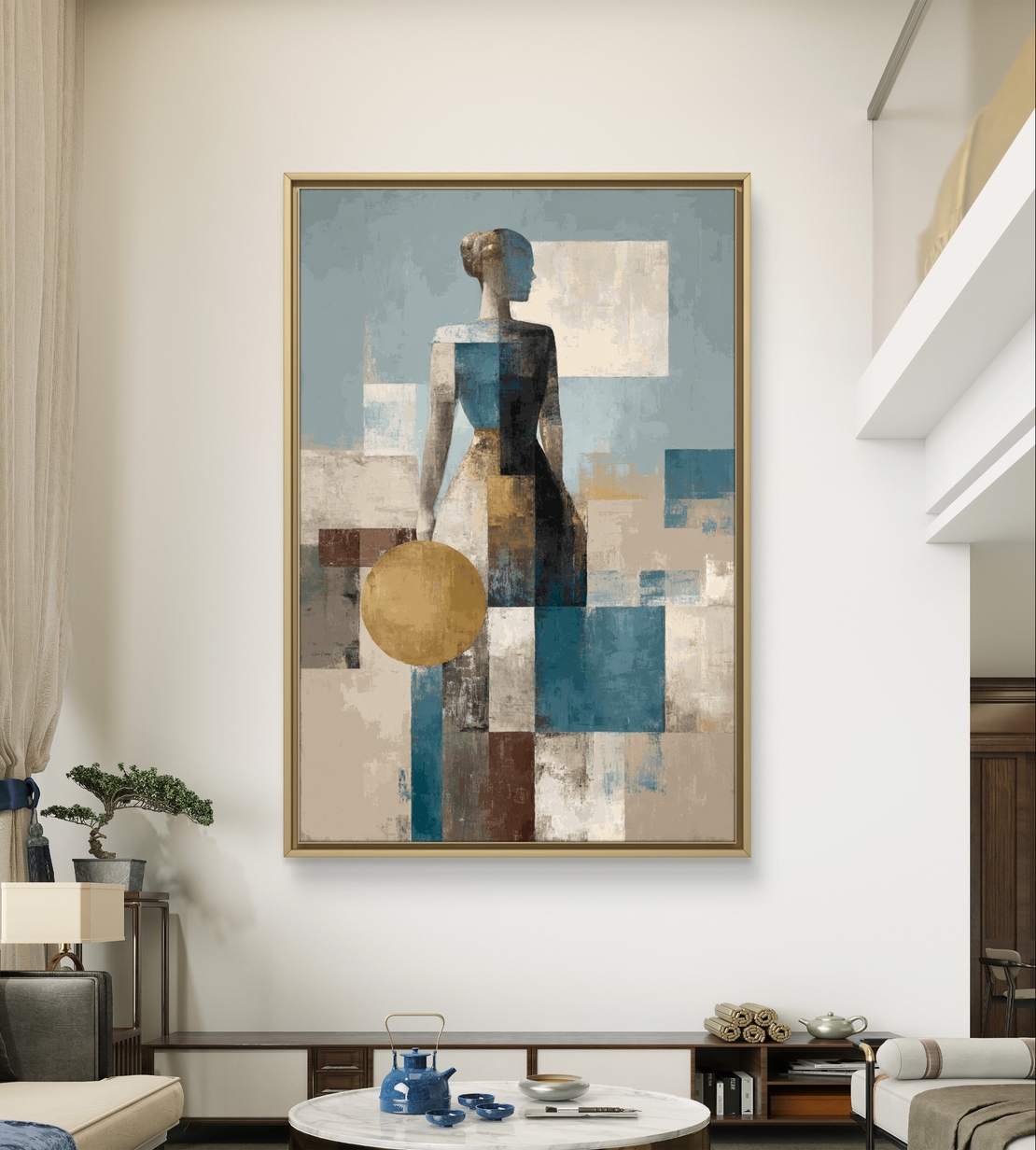 תמונת קנבס עם דמות נשית מופשטת בסגנון גאומטרי, גווני תכלת וחול ועיגול זהוב בעיצוב אלגנטי ומודרני