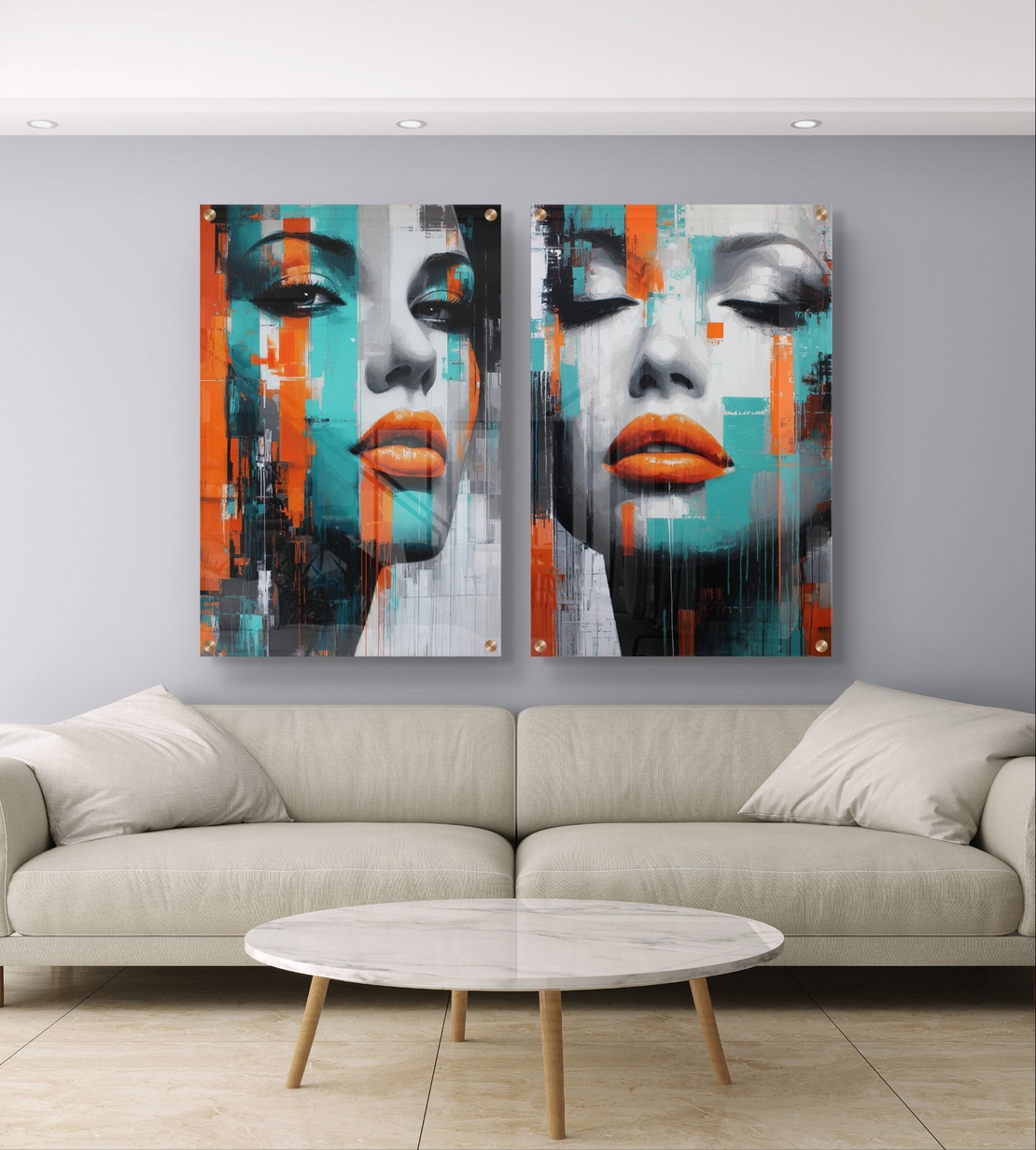 זוג תמונות זכוכית בסגנון אורבני עם פורטרט נשי בגווני טורקיז וכתום על רקע מופשט מודרני
