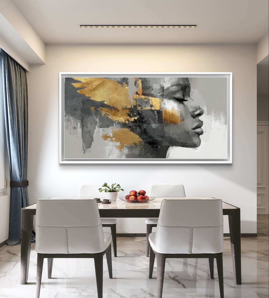 קנבס מודרני מעל ספה עם פנים נשיות אבסטרקטיות ומשיחות זהב יוקרתיות על רקע אפור