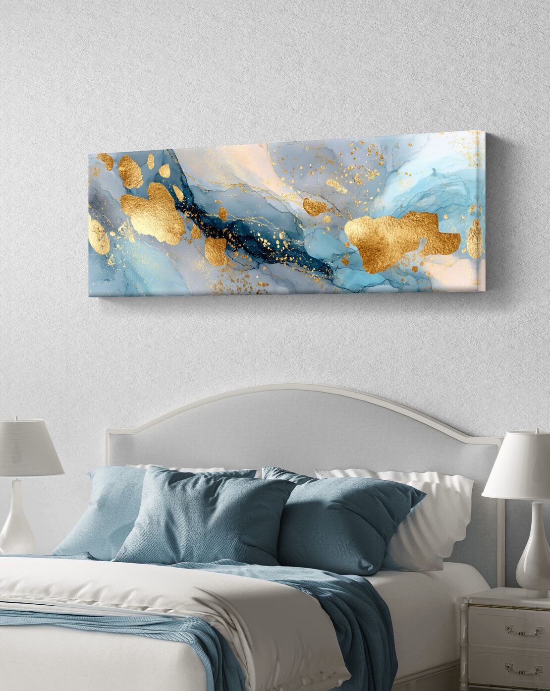 תמונת קנבס פנורמית בגווני כחול עם כתמי זהב בהדפסה חלקה – תכשיט לבית